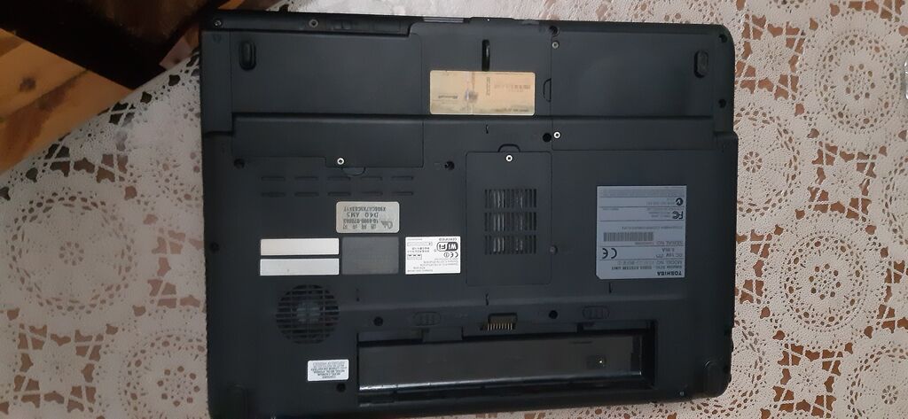 Toshiba Satellite noutbuku ehtiyat hisse kimi satiram adapteri ilə — Toshiba, Bakı (3)