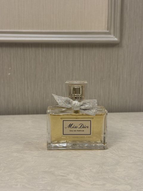 Miss Dior parfum Yeni Duty freeden alinib 80 man satilir karopkasi — Ucar