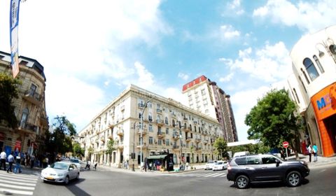 Satılır 6 otaqlı köhnə tikili 220 m² — Bakı