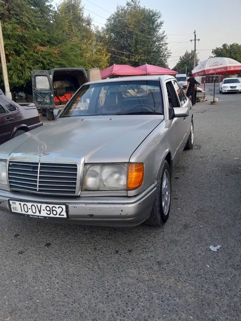 Mercedes 200 D, 2.0 L, 1990 il, 319 918 km — Lənkəran