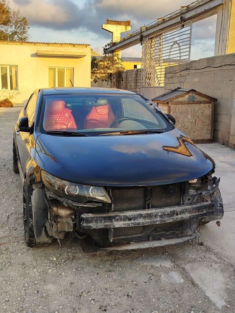 Marka/model: 2 qapılı kupe, qara rəng Kuzov: ön bamper, radiator — Sumqayıt