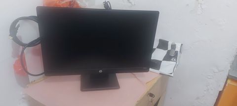 HP W2072a monitor - Ekran: 20" (50.8 sm) LCD - Geniş ekran formatı — Bakı