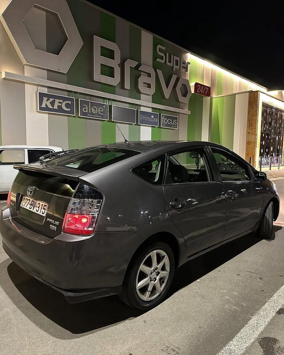 Toyota Prius, 2008 il icarəsi 77-BV-315 — Avtomobil icarəsi, Bakı (4)