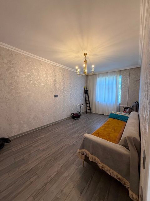 Satılır 3 otaqlı köhnə tikili 77 m² — Bakı
