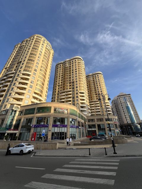Satılır 3 otaqlı yeni tikili 128 m² — Bakı