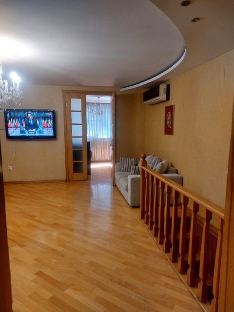 Satılır 4 otaqlı köhnə tikili 115 m² — Bakı