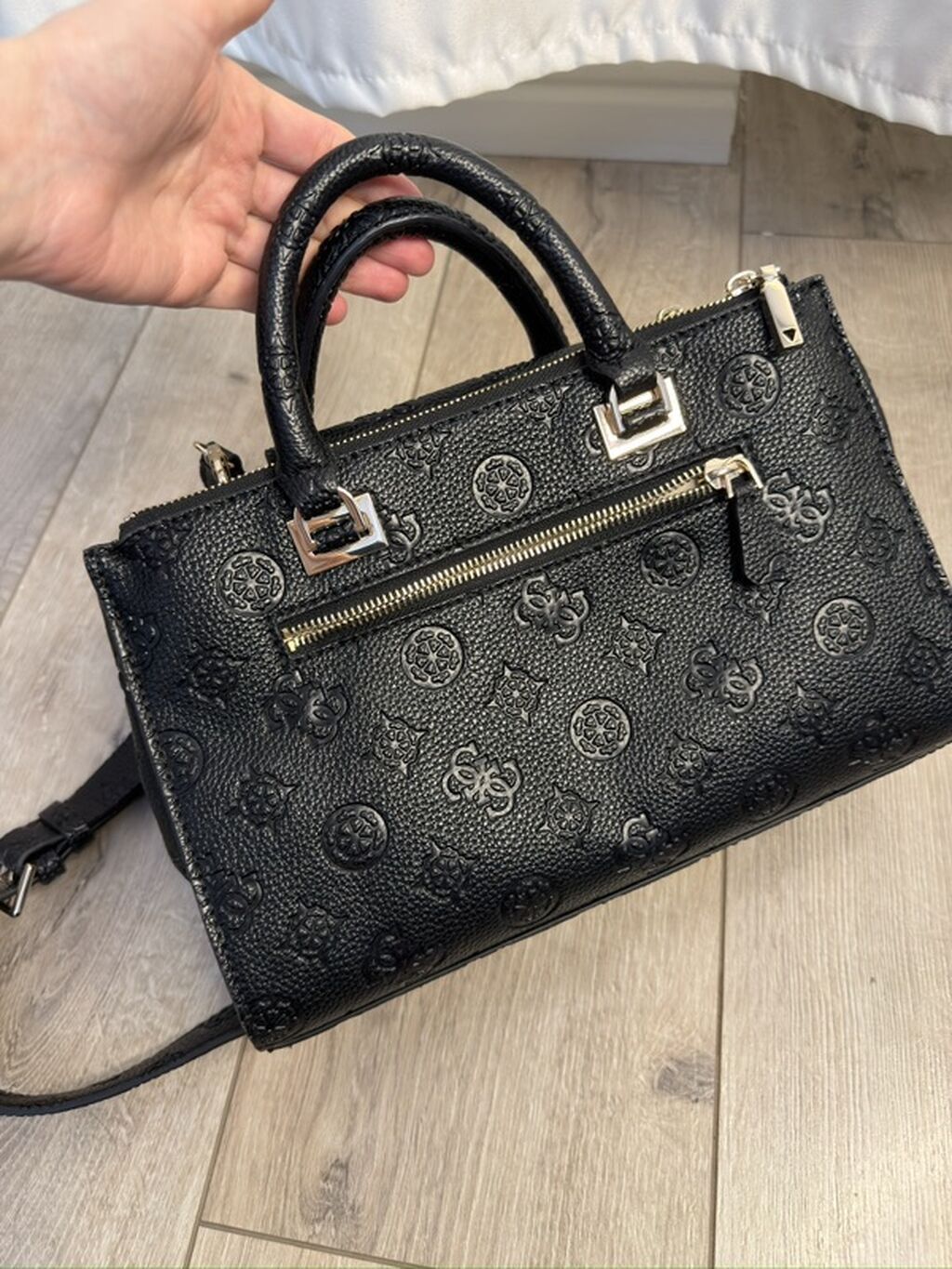 Guess Modelinin adı:Cresidia status satchel. Orijinaldır. Öz — Çantalar, çamadanlar, cüzdanlar, Bakı (2)