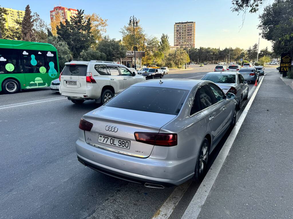 Audi A6, 2.0 L, 2016 il, 215 000 km 77-OL-980 — Avtomobillər, Bakı (2)