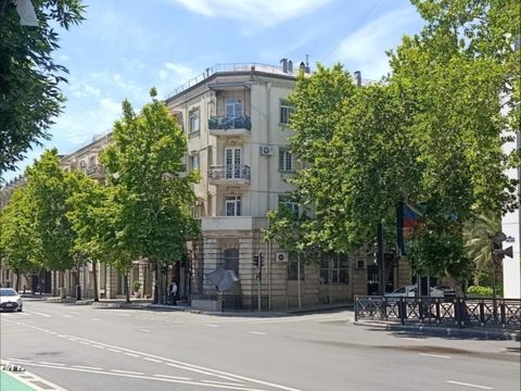Satılır 3 otaqlı köhnə tikili 96 m² — Bakı