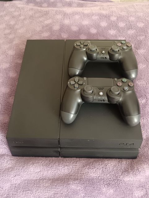 PlayStation 4 (PS4) – tam komplekt - Model: PS4 (orijinal korpus) — Oyun konsolları