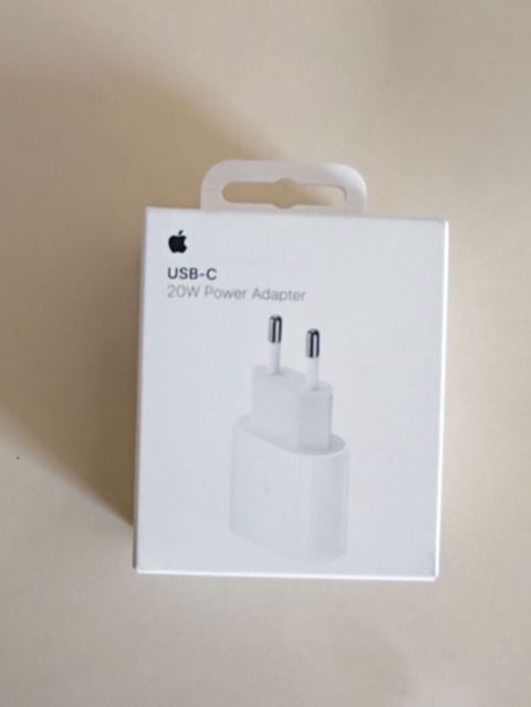 Iphone adaptoru yenidir qutusu acilmayib — Bakı