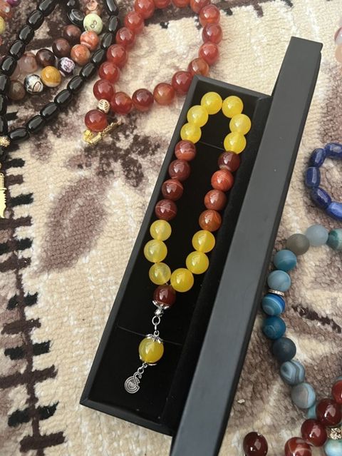 Aqik daşlardan hazırlanmış təsbeh. - Material: təbii aqik (sarı və — Bakı