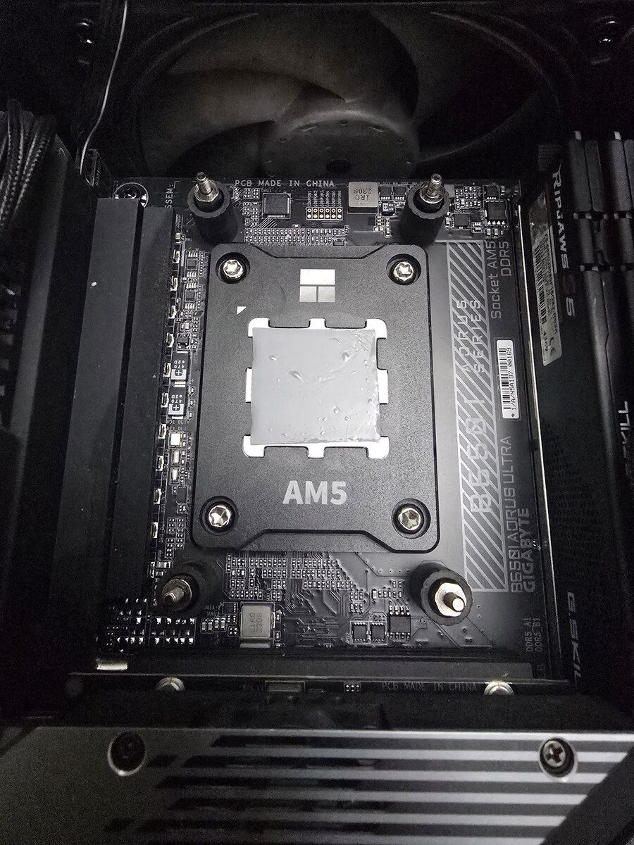 Premium SFF PC 7800X3D RX 7900 GRE Lian Li A4-H2O — Masaüstü kompüterlər, Bakı (5)