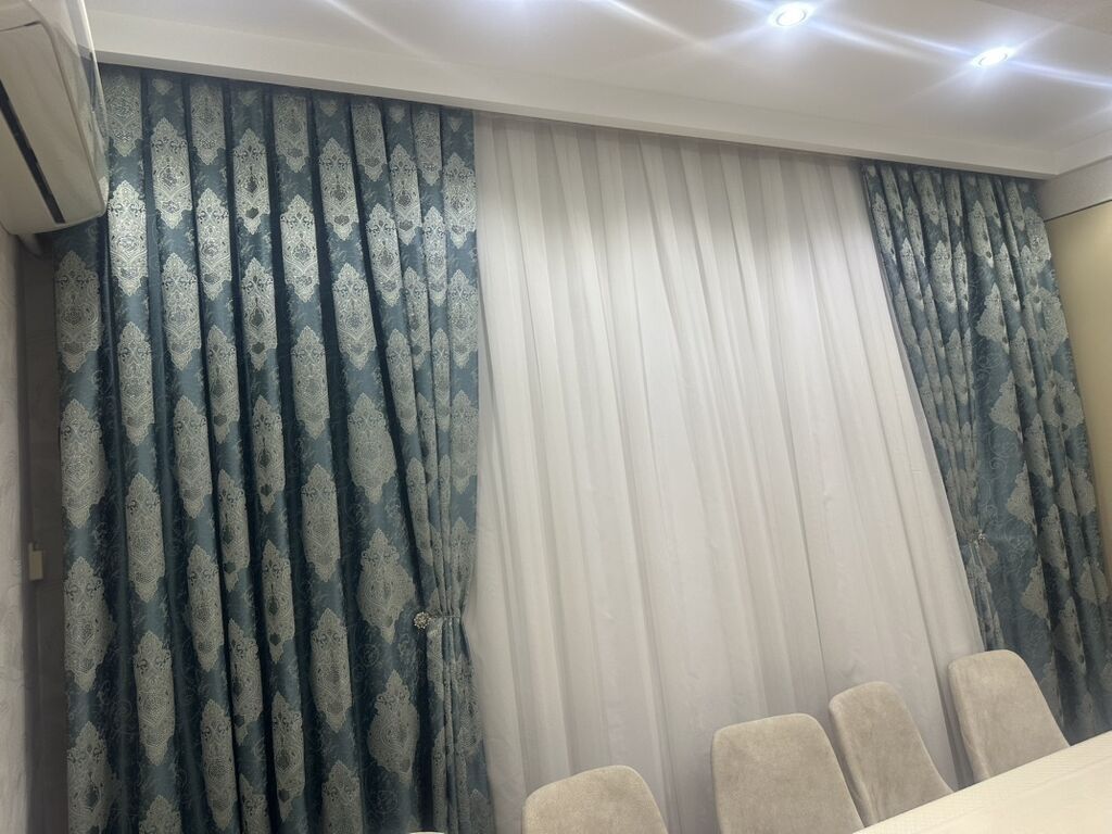 Mavi-boz tonlarda klassik naxışlı pərdə dəsti. Komplekt iki laydan — Pərdələr, kornişlər, jalüzilər, Lənkəran (2)