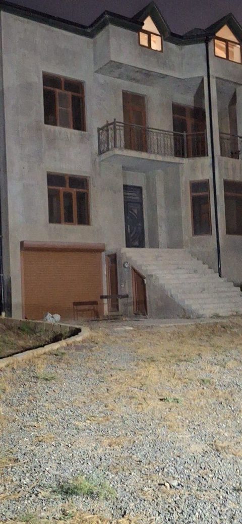Satılır 4 otaqlı həyət evi/bağ evi 390 m² — Bakı