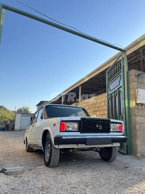 Lada (vaz) 2107 1.6 l, 2004, 12 800 km — Salyan