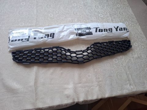 Toyota Yaris üçün ön bamperin aşağı radiator barmaqlığı — Sumqayıt