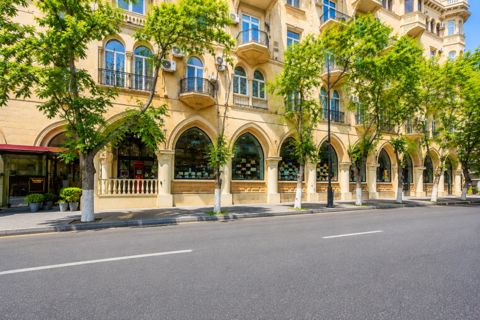 Satılır obyekt 240 m² — Bakı