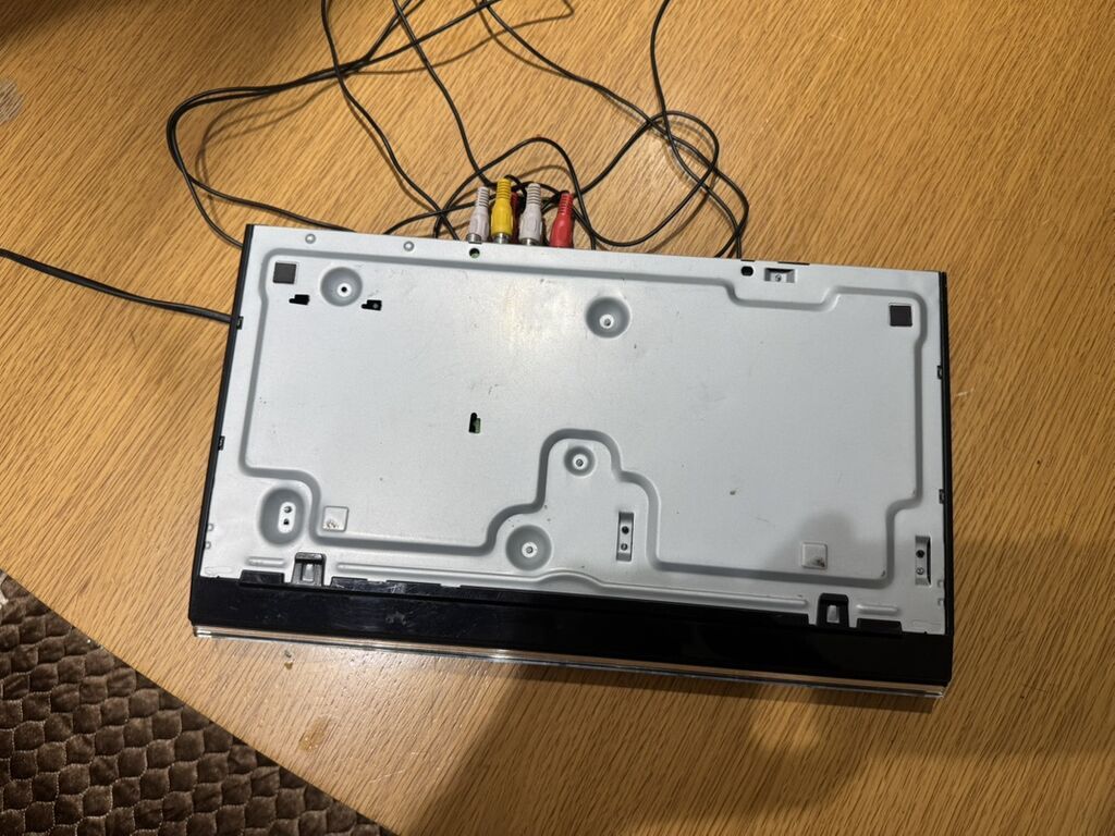 Samsung DVD Oynadıcı (DVD-D530K) - Kompakt və zərif korpus - Ön — DVD pleyer, Bakı (4)