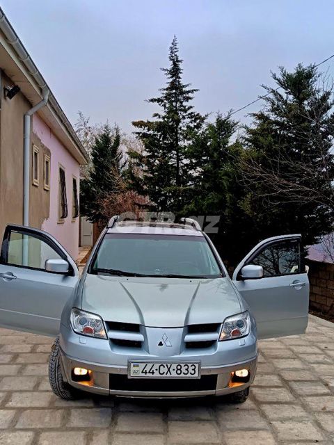Mitsubishi Outlander 2.4 L, 2004, 206 000 km — Yardımlı