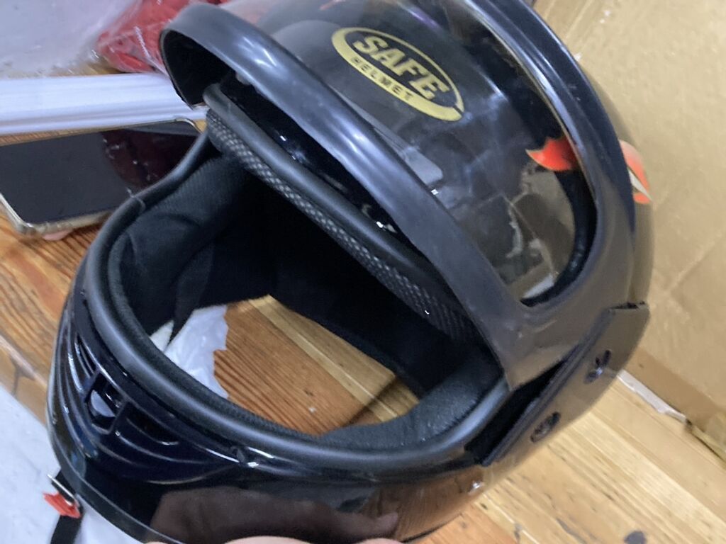 Yenidi istifadə edimir deyə satılır Məhsul: Safe Helmet tam üzlü — Motosiklet geyimi, Bakı (5)