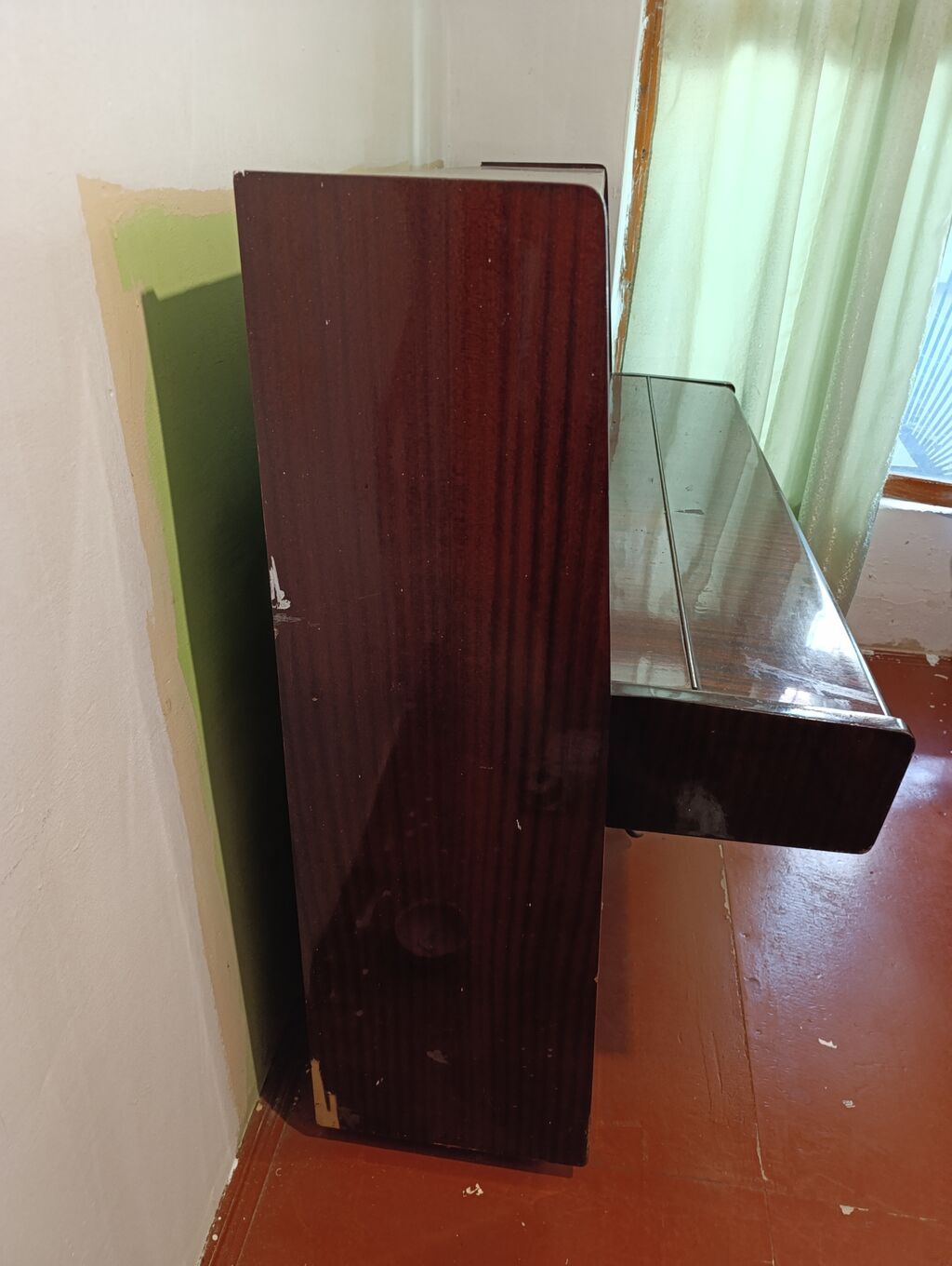 Upright pianino – klassik dizaynlı, tünd qəhvəyi parlaq taxta korpus — Pianino və digər klaviş alətləri, Bakı (2)
