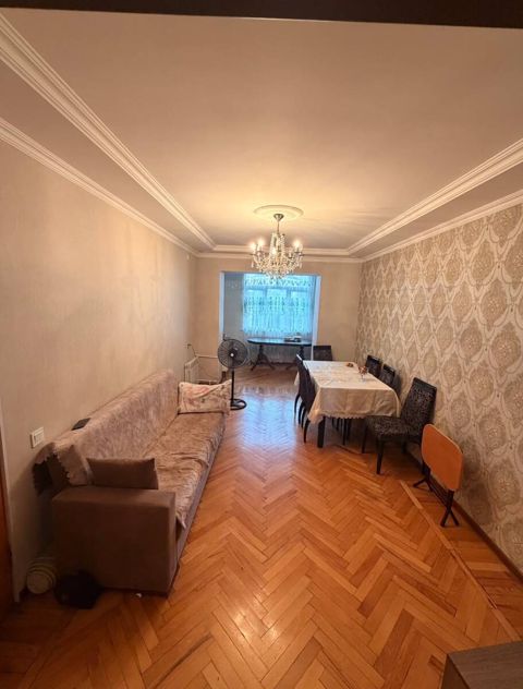Satılır 2 otaqlı köhnə tikili 75 m² — Bakı
