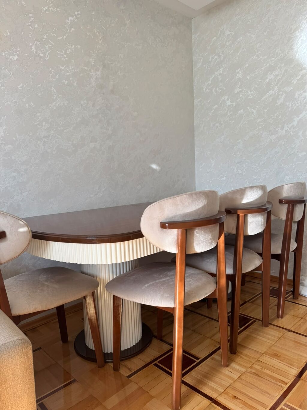 Masa dəsti satılır 850₼. 6 oturcağı var. Açılır. Ünvan — Masalar və stullar, Bakı