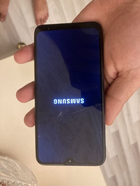 Samsung Galaxy A10, 32 GB, rəng - Qara, Qırıq — Xırdalan