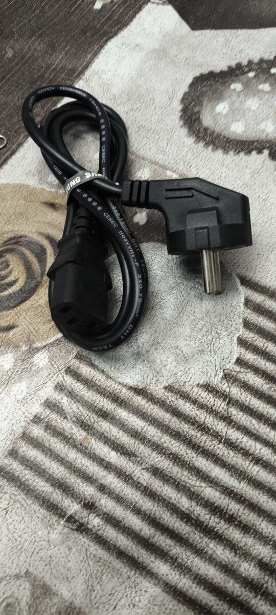 Power cable — Periferik cihazlar, Bakı