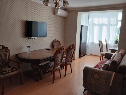 İcarəyə verilir 2 otaqlı köhnə tikili 65 m² — Bakı