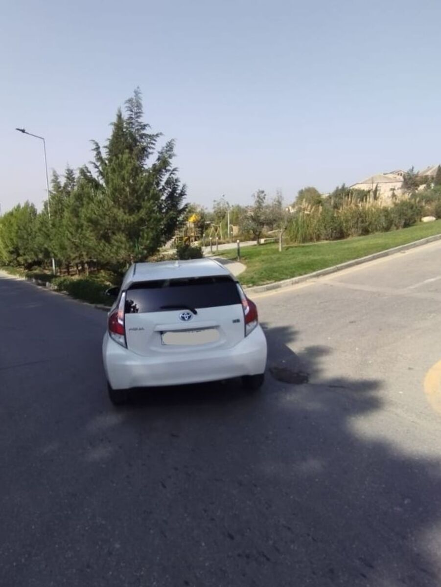 "Toyota Aqua Prius 2016" icarəsi — Avtomobil icarəsi, Bakı (6)