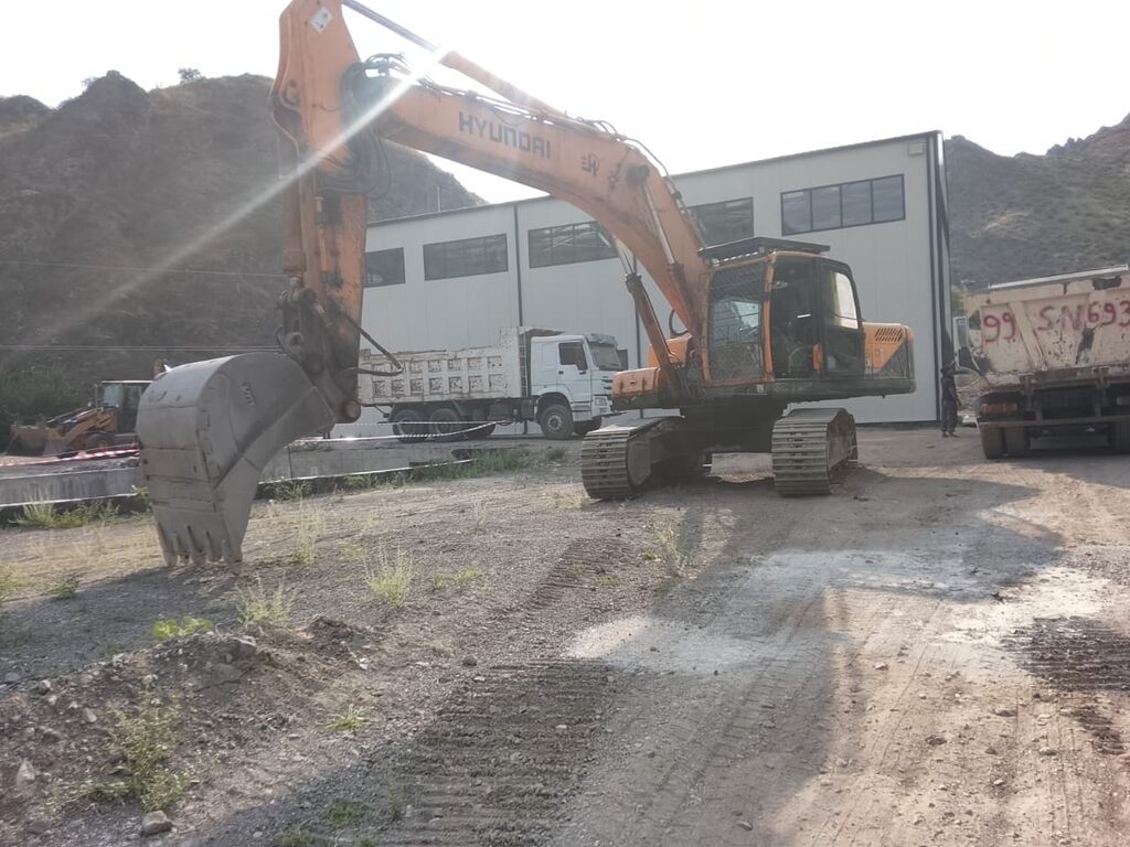 Hyundai Paletli Ekskavator – R300LC-9 Robex seriyası - Güclü dizel — Ekskavatorlar, Mehdiabad (2)