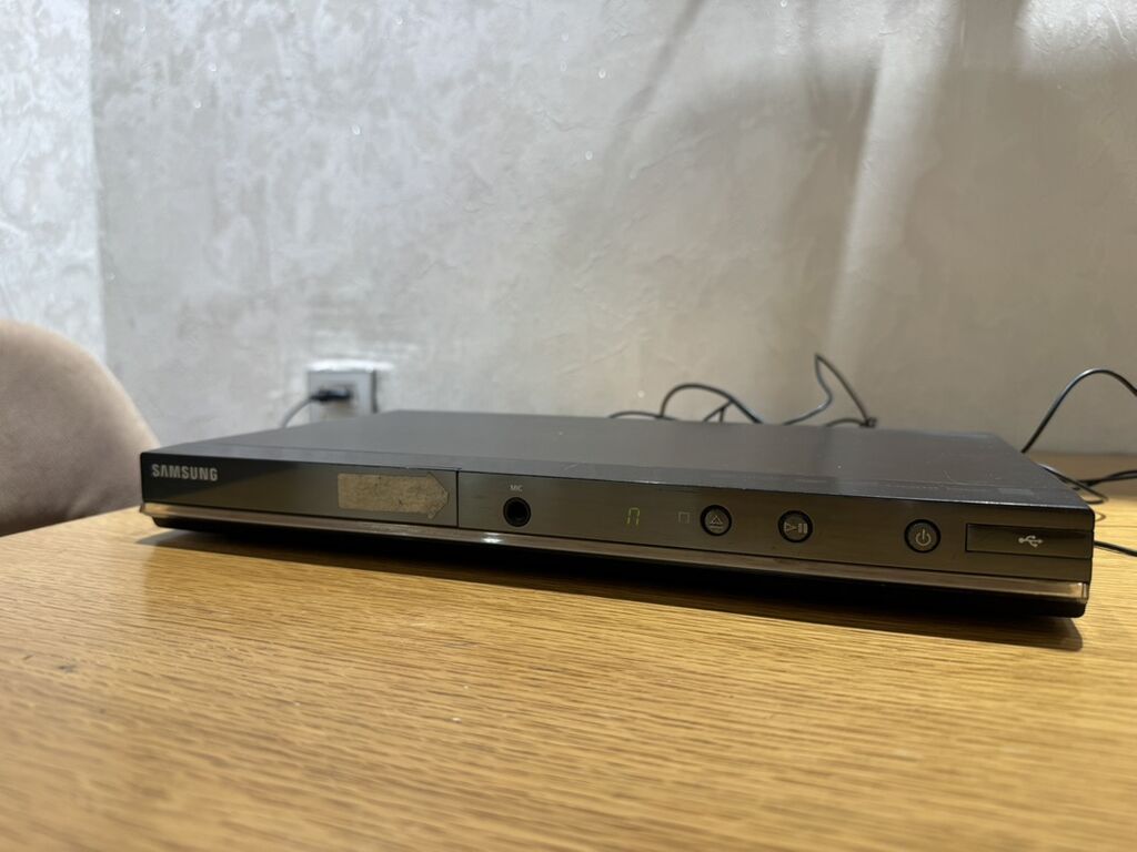 Samsung DVD Oynadıcı (DVD-D530K) - Kompakt və zərif korpus - Ön — DVD pleyer, Bakı (3)