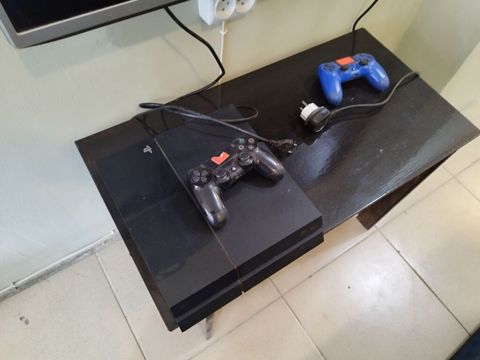 Komplekt oyun küncü satılır. Tərkib: - 3 ədəd PlayStation 4 Fat, 500 — Avadanlıq icarəsi