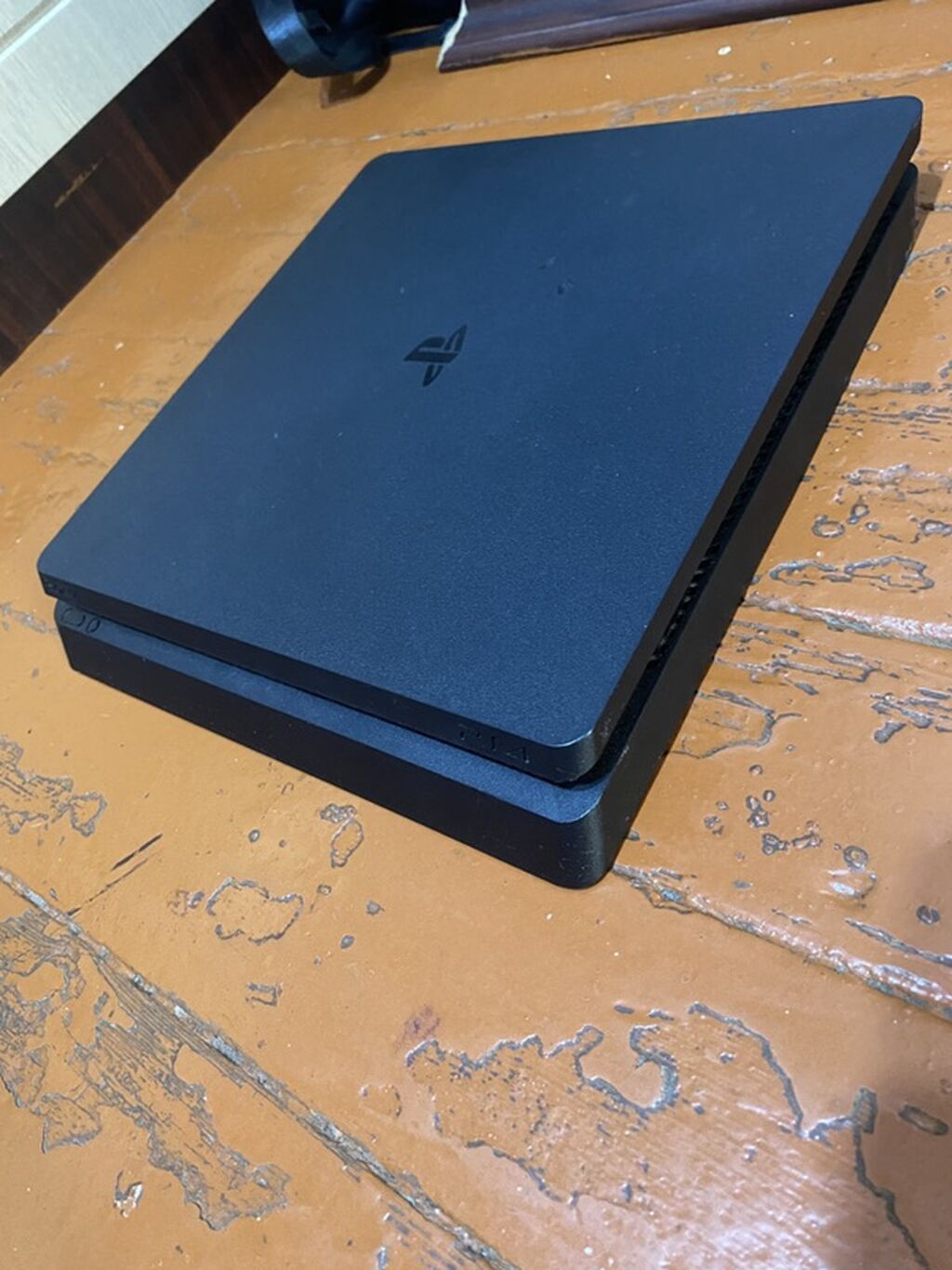 PlayStation 4 Slim 1tb yaddaş Xüsusiyyətlər: - Model: PS4 Slim, qara — Oyun konsolları, Bakı (2)