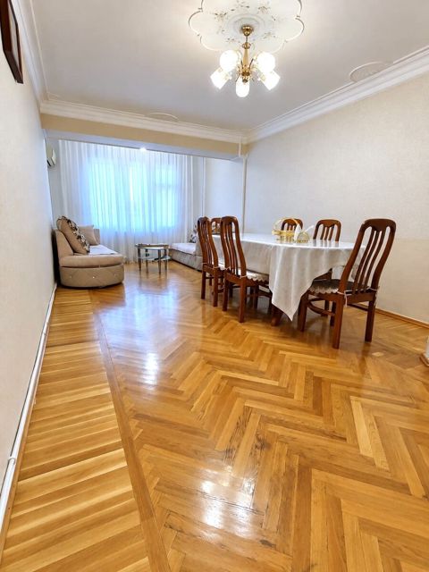 Satılır 3 otaqlı köhnə tikili 100 m² — Bakı