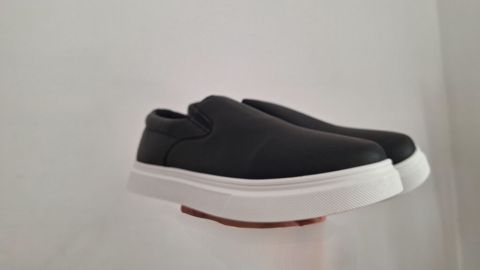 Qara slip-on kişi ayaqqabısı - Stil: Minimalist, gündəlik slip-on — Digah