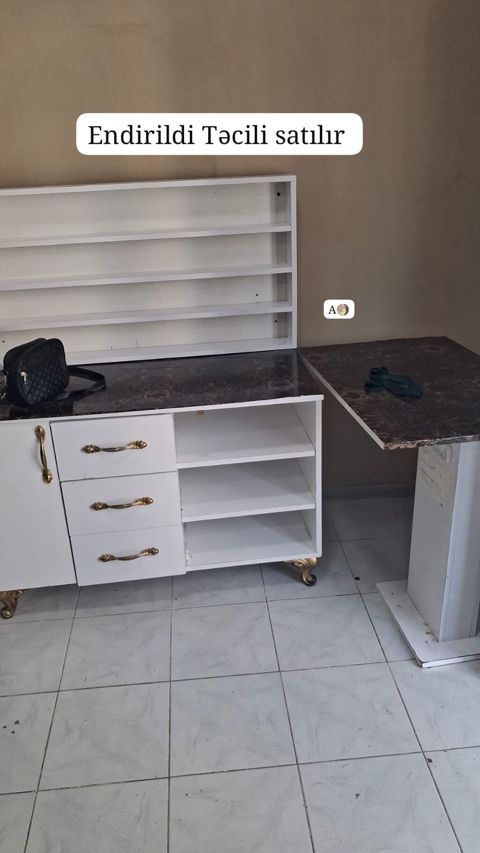 Açıq dolab vitrini, İşlənmiş, Ünvandan götürmə — Digah
