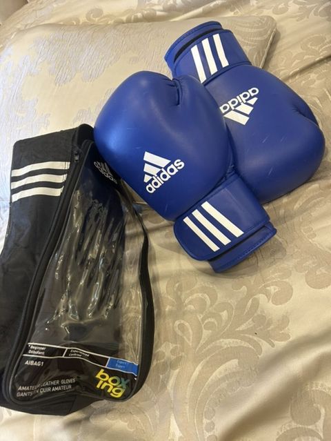 Məhsul: Adidas Aıba Boxing Gloves – mavi rəng, 12 oz Təsvir: - Brend — Bakı