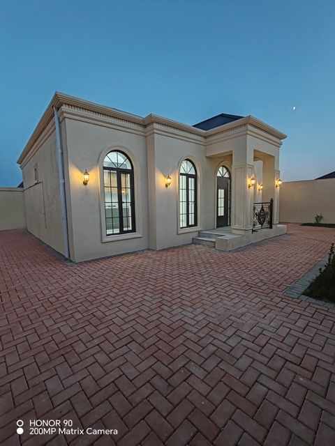 Satılır 4 otaqlı həyət evi/bağ evi 110 m² — Bakı
