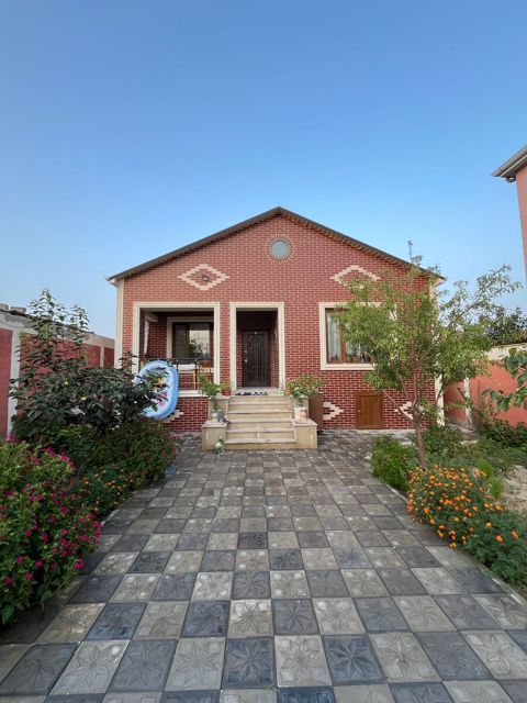 Satılır 4 otaqlı həyət evi/bağ evi 120 m² — Bakı