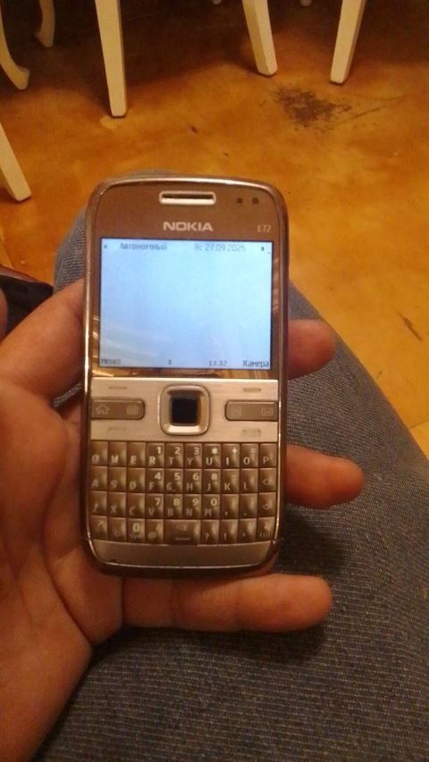 Nokia E72, rəng - Qızılı, Düyməli — Bakı