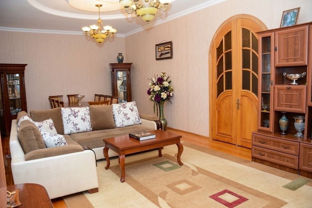 Satılır 6 otaqlı həyət evi/bağ evi 200 m² — Ev, villa, Bakı (2)