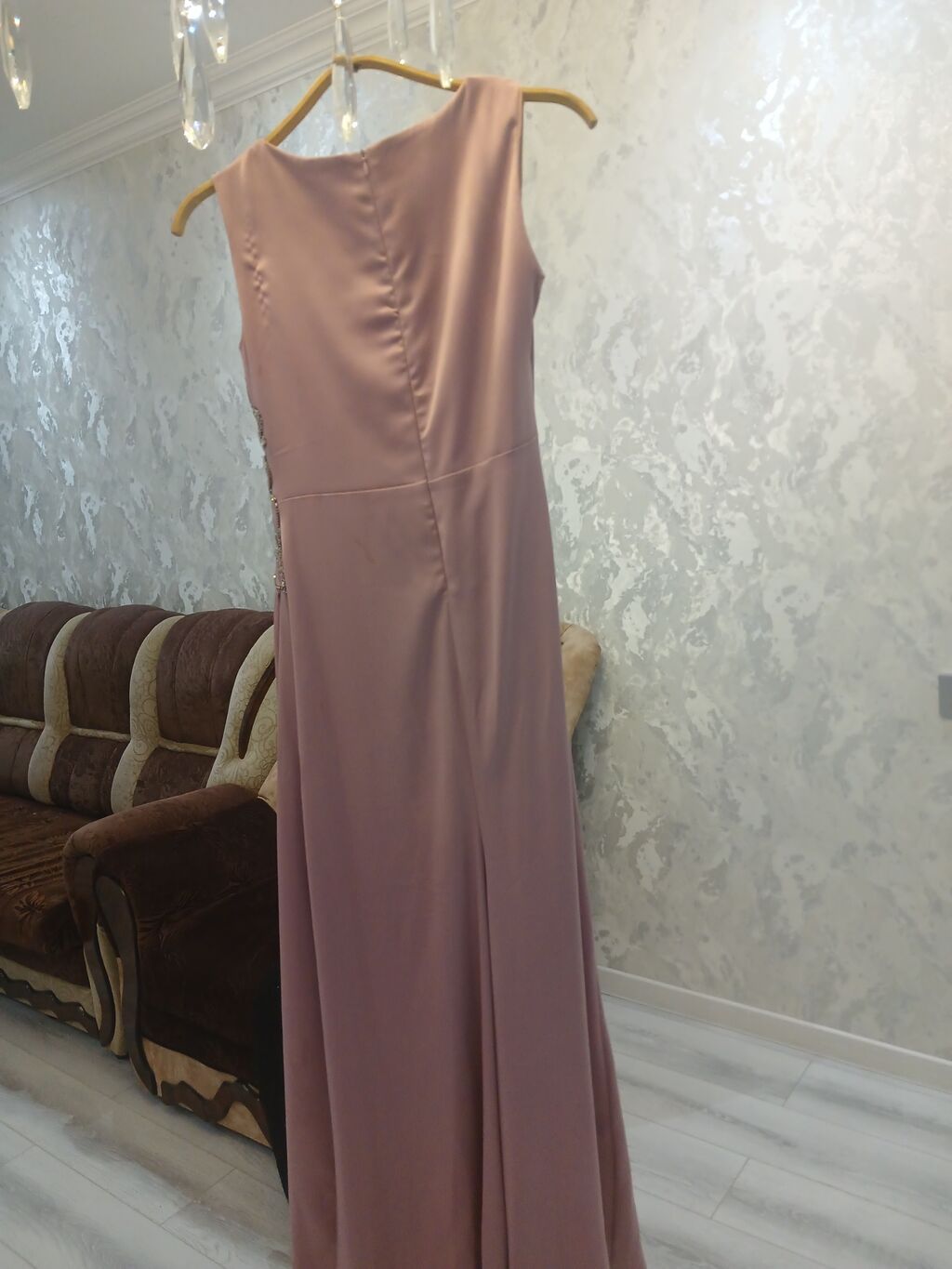 Uzun ziyafət/libas – toz-çəhrayı (dusty rose) rəngdə, qolsuz — Axşam paltarları, Saatlı (2)
