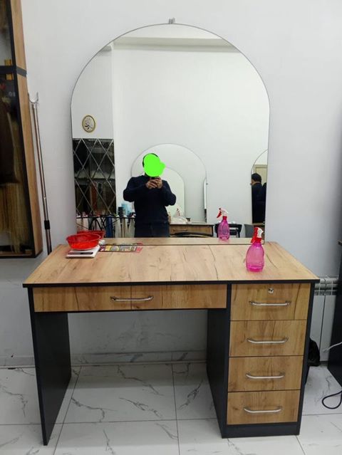 Salon masası və böyük güzgü dəsti - Geniş iş masası: təbii ağac — Masazır