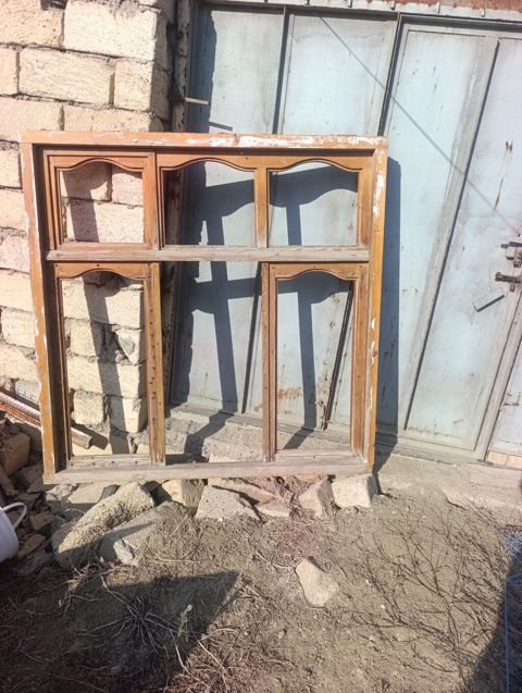 Taxta pəncərə çərçivələri - Material: təbii ağac (taxta) — Pirəkəşkül