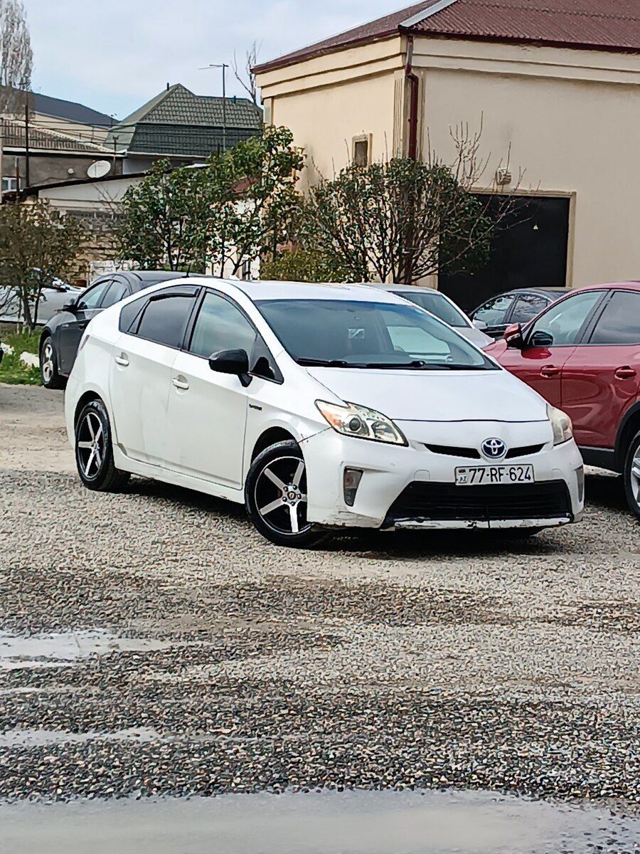 Toyota Prius, 2014 il 77-RF-624 — Avtomobillər, Bakı