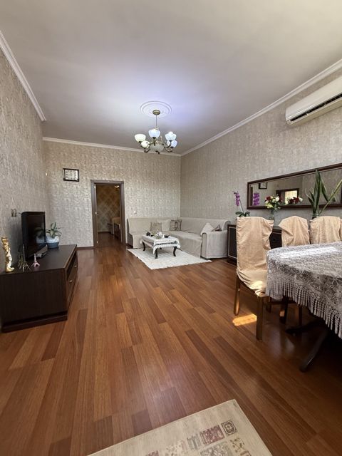Satılır 4 otaqlı həyət evi/bağ evi 130 m² — Bakı