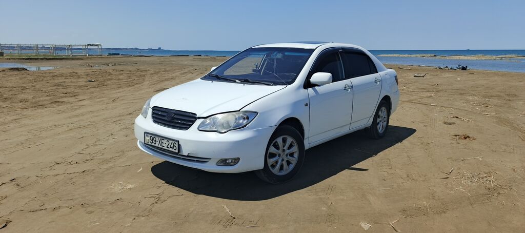 Ağ rəngli 4 qapılı sedan. Texniki xüsusiyyətlər və komplektasiya 99-XE-246 — Avtomobillər, Bakı (3)